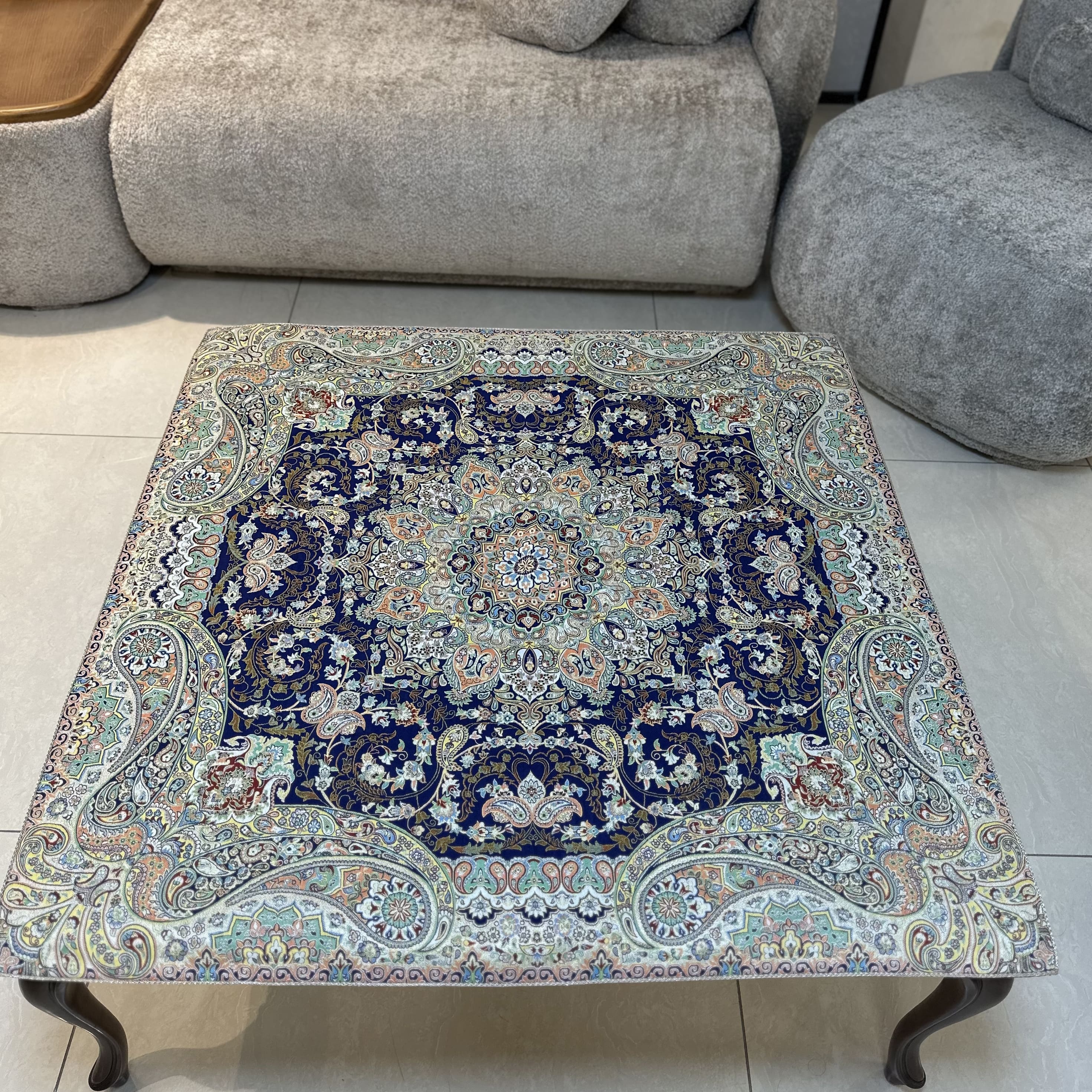 رومیزی مربعی طرح لوتوس