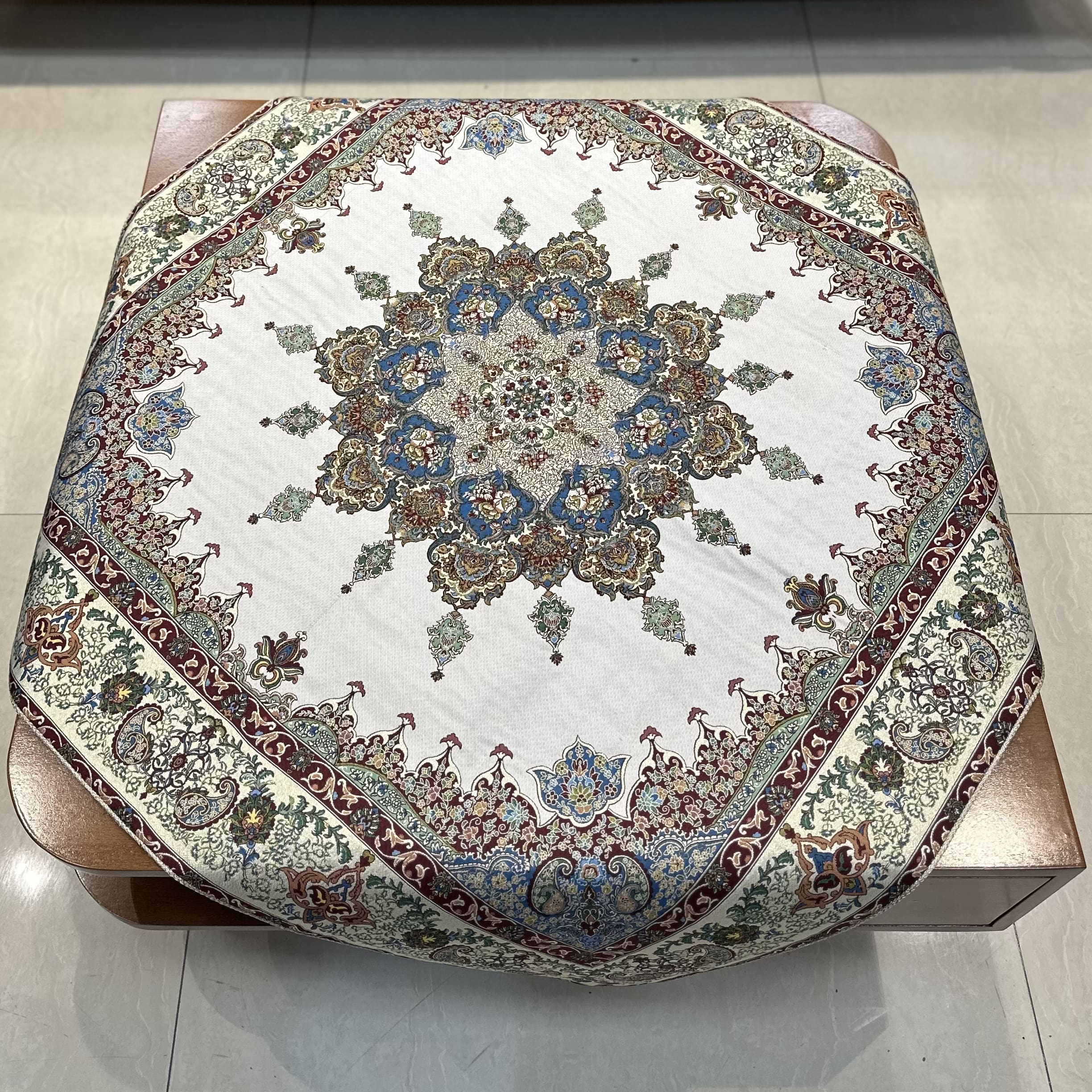 رومیزی مربعی طرح ونوس